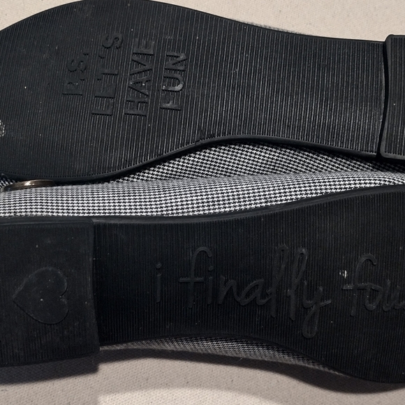 Lily in the Sky heat and ladybug flats 6.5 - Picture 6 of 8